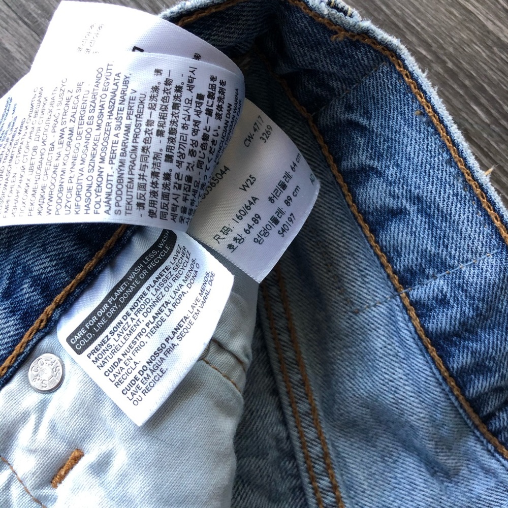 Levi’s Shorts - Picture 3 of 4